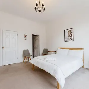 https://en-suite-room-in-london-bridge.cambridgehotelsuk.com